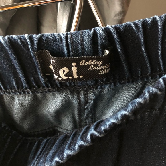 L.E.I. Pull-on Jean leggings - Picture 2 of 3